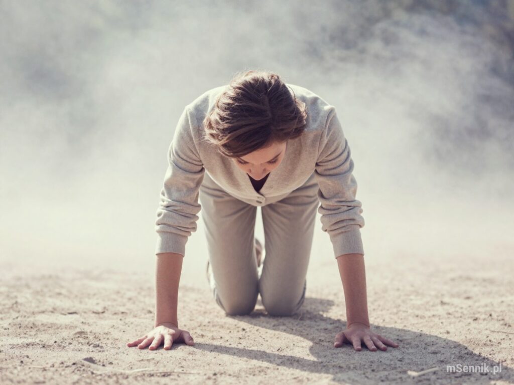 Sennik Czołgać Się - znaczenie snu